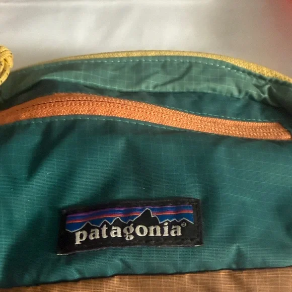 Patagonia Green Waist Pack with Orange Strap - Picture 2 of 6